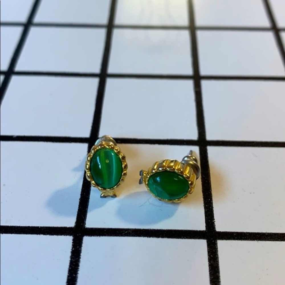 🛍VTG Emerald & Gold earrings! Pierced